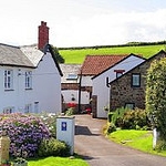 Approach to Robin Hill Farm Cottages