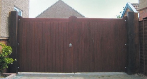 Iroko Manor Gate