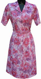 Ladies short sleeve dress by Rival .Pink Daisy print.41"